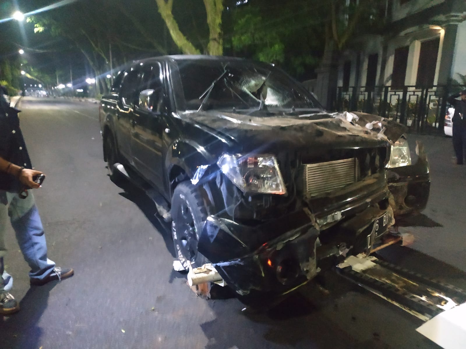 Kecelakaan Tunggal, Mobil Pickup Robohkan Kembali Tembok Bundaran Tugu Kota Malang 2 Kecelakaan tunggal. (Foto: Satlantas Polresta Malang Kota/Tugu Jatim)