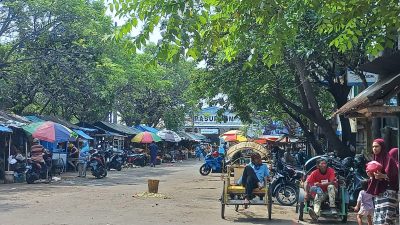 Kondisi pedagang Pasar Besar yang berjualan di jalanan akan ditata ulang.