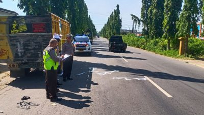 Kondisi lokasi pasangan suami-istri PNS yang terlibat kecelakaan di Tuban.