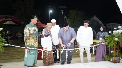 Bupati Kediri, Hanindhito Himawan Pramana, meresmikan masjid Al Ikhlas Dusun Gondang, Desa Pehwetan, Kecamatan Papar, Minggu (26/6/2022) malam.