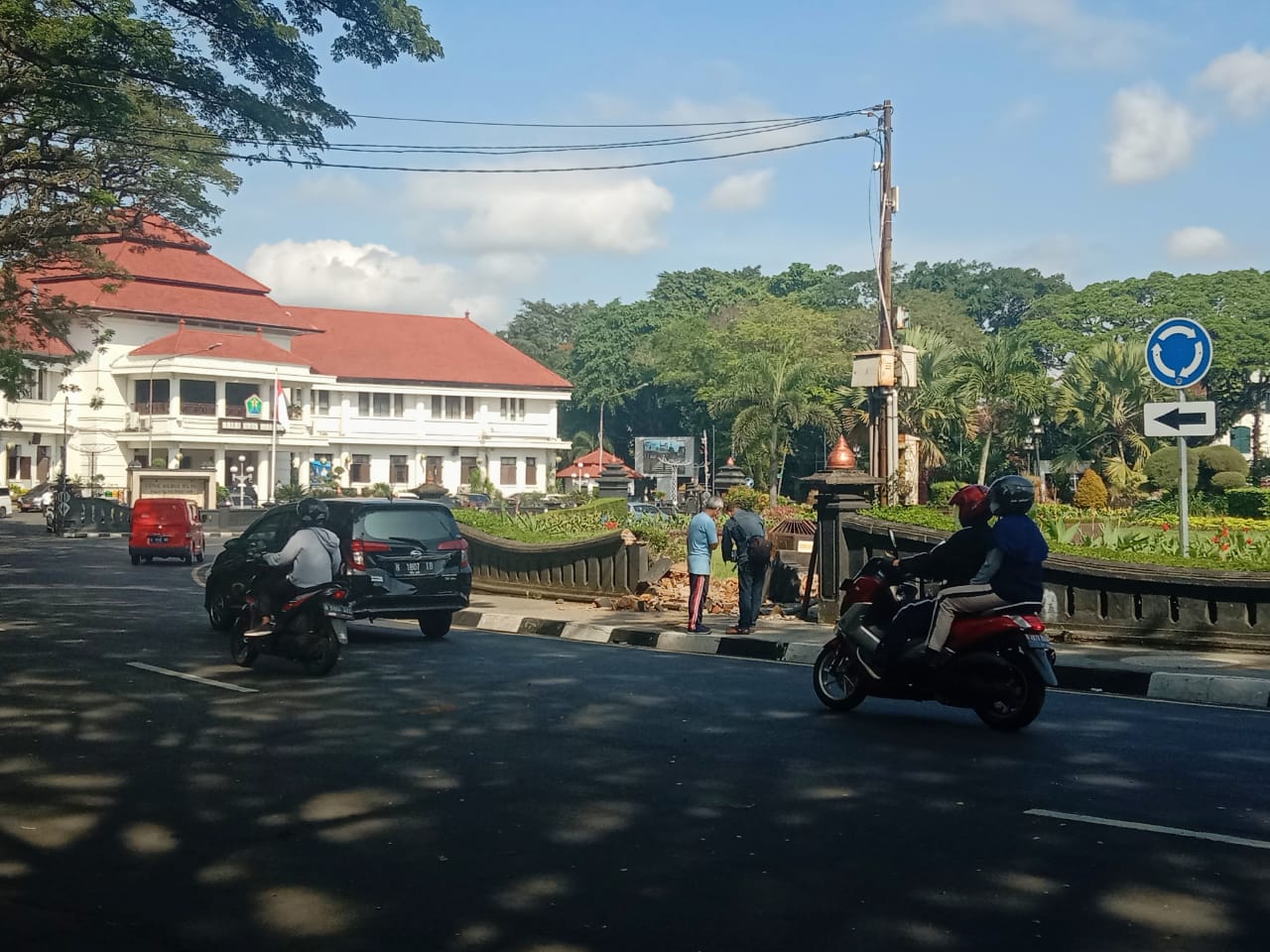 Kecelakaan Tunggal, Mobil Pickup Robohkan Kembali Tembok Bundaran Tugu Kota Malang 3 Kecelakaan tunggal. (Foto: Satlantas Polresta Malang Kota/Tugu Jatim)