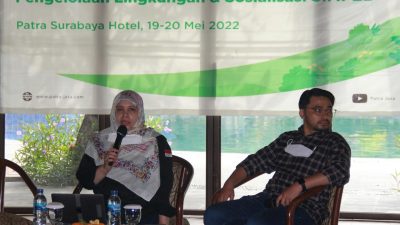 Ibu Amelia Rachmatunisa dari Direktorat Pengelolaan Limbah B3 memberikan pelatihan pada acara Workshop & Training Pengelolaan Lingkungan & Sosialisasi SIMPEL.