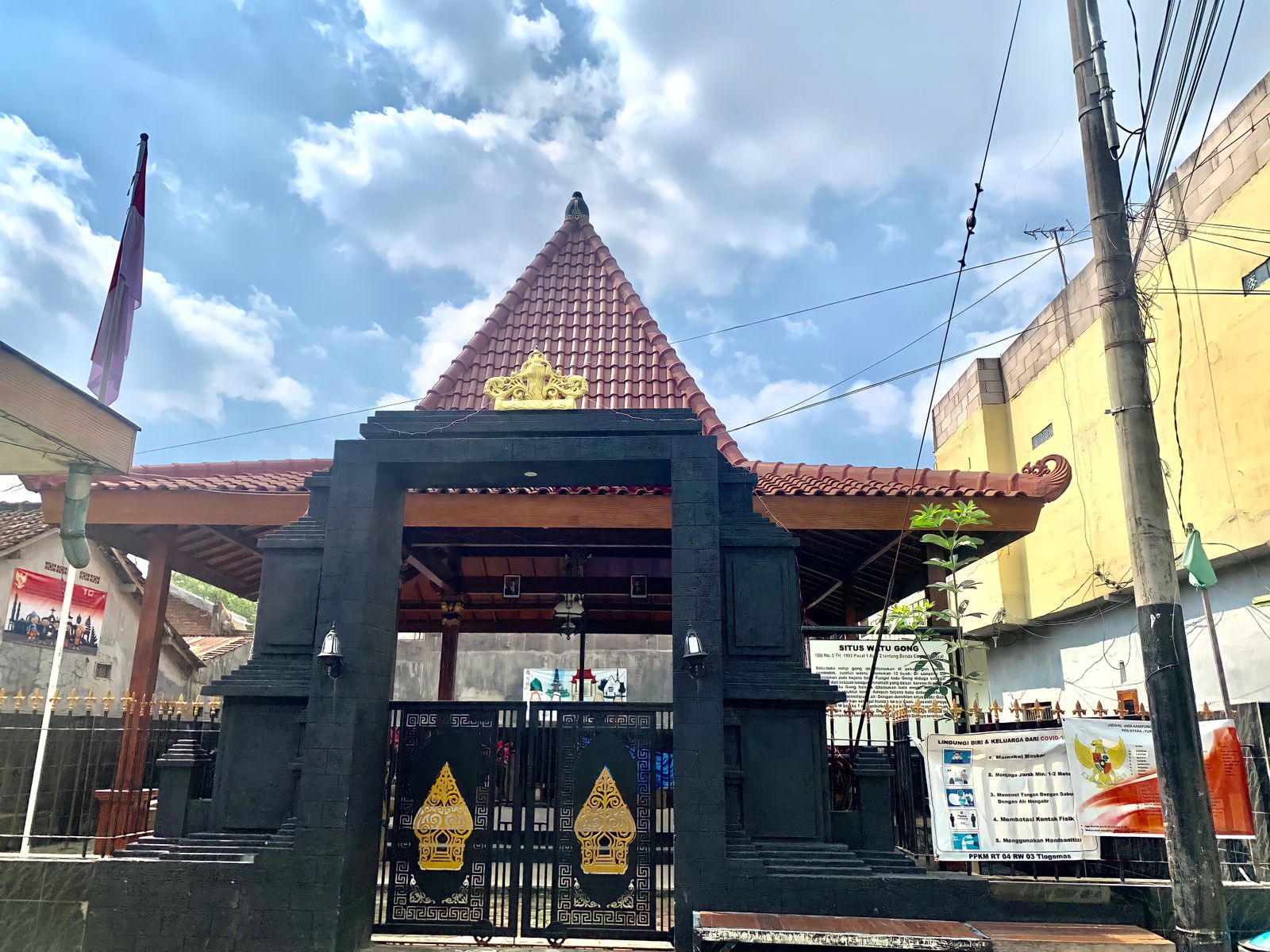 Situs Watu Gong di Kota Malang tampak dari depan.