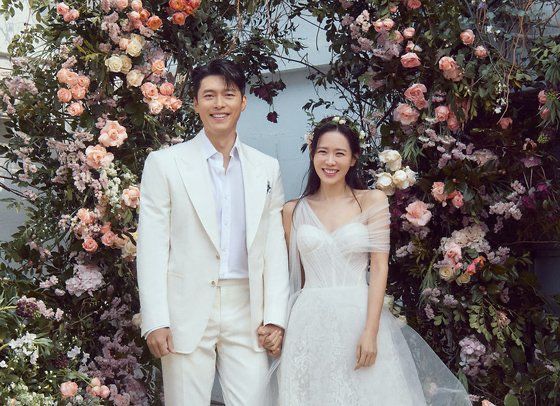 Pasangan selebriti Korea Selaran, Hyun Bin dan Son Ye Jin yang baru saja mengumumkan anak pertamanya.