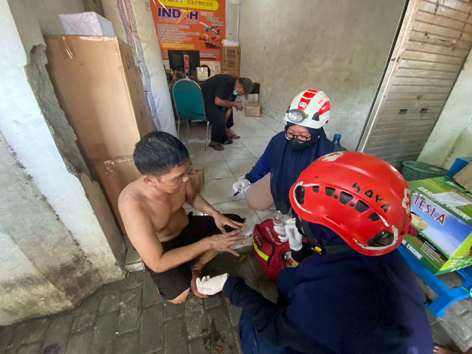Kios helm. (Foto: Pemadam Kebakaran Kota Surabaya/Tugu Jatim)