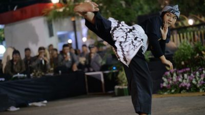 Penampilan pendekar di acara Sarasehan Budaya Seni PencaK Silat di Balai Kota Madiun.