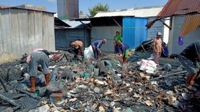 Sisa Kebakaran Pasar Bungkul Bojonegoro Dijual ke Pengepul Barang Rongsok