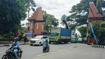 Ilustrasi pengendara di Kota Malang.