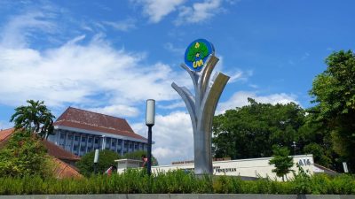 Universitas Negeri Malang (UM) saat siang hari.