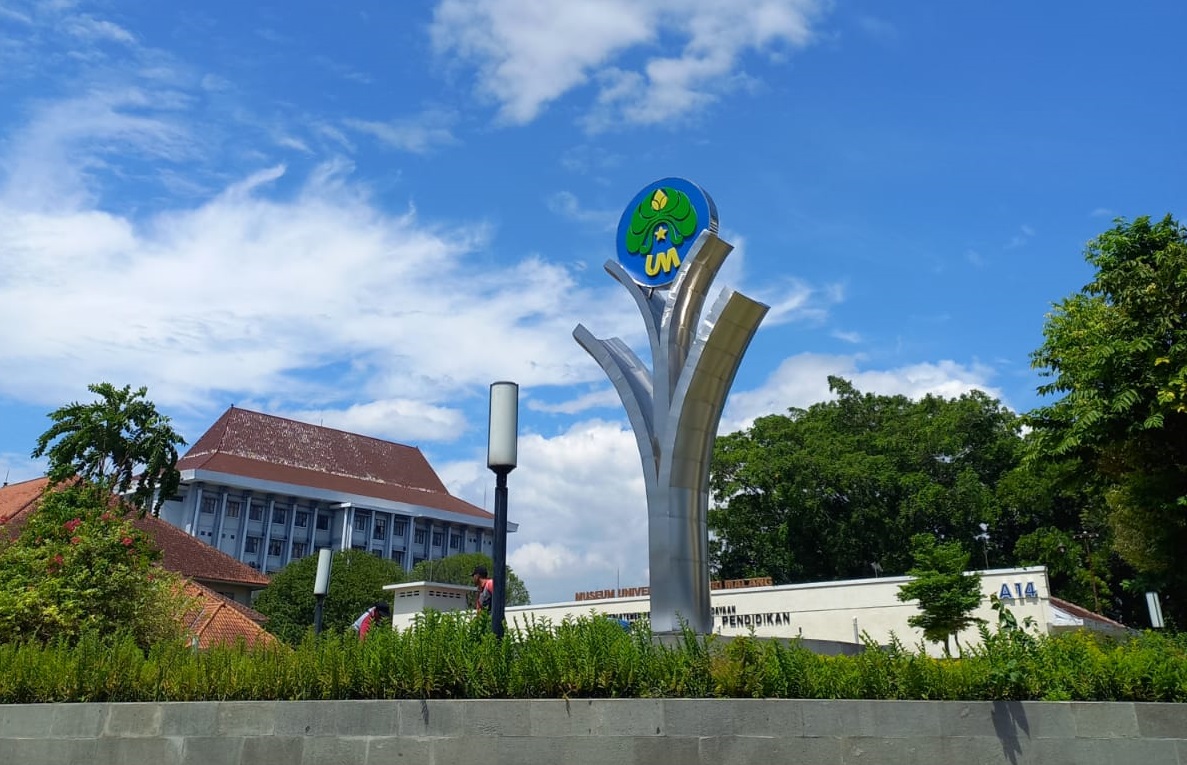 Universitas Negeri Malang (UM) saat siang hari.