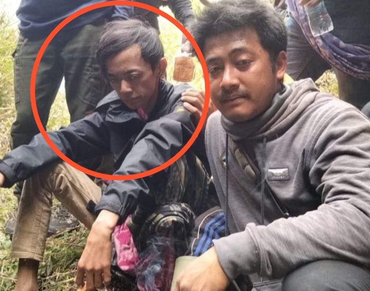  Sosok Roni Nur Efendi (kiri), wisatawan asal Desa Mangliawan, Kecamatan Pakis, Kabupaten Malang ditemukan tim SAR kondisi selamat.