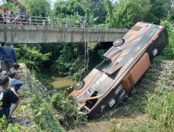 Kecelakaan Bus Pariwisata “Falisha” di Tuban Diduga Sopir Ngantuk, Kendaraan Oleng hingga Terjun ke Sungai