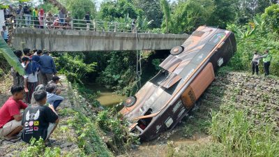 Kecelakaan bus. (Foto: Unit Laka Satlantas Polres Tuban/Tugu Jatim)