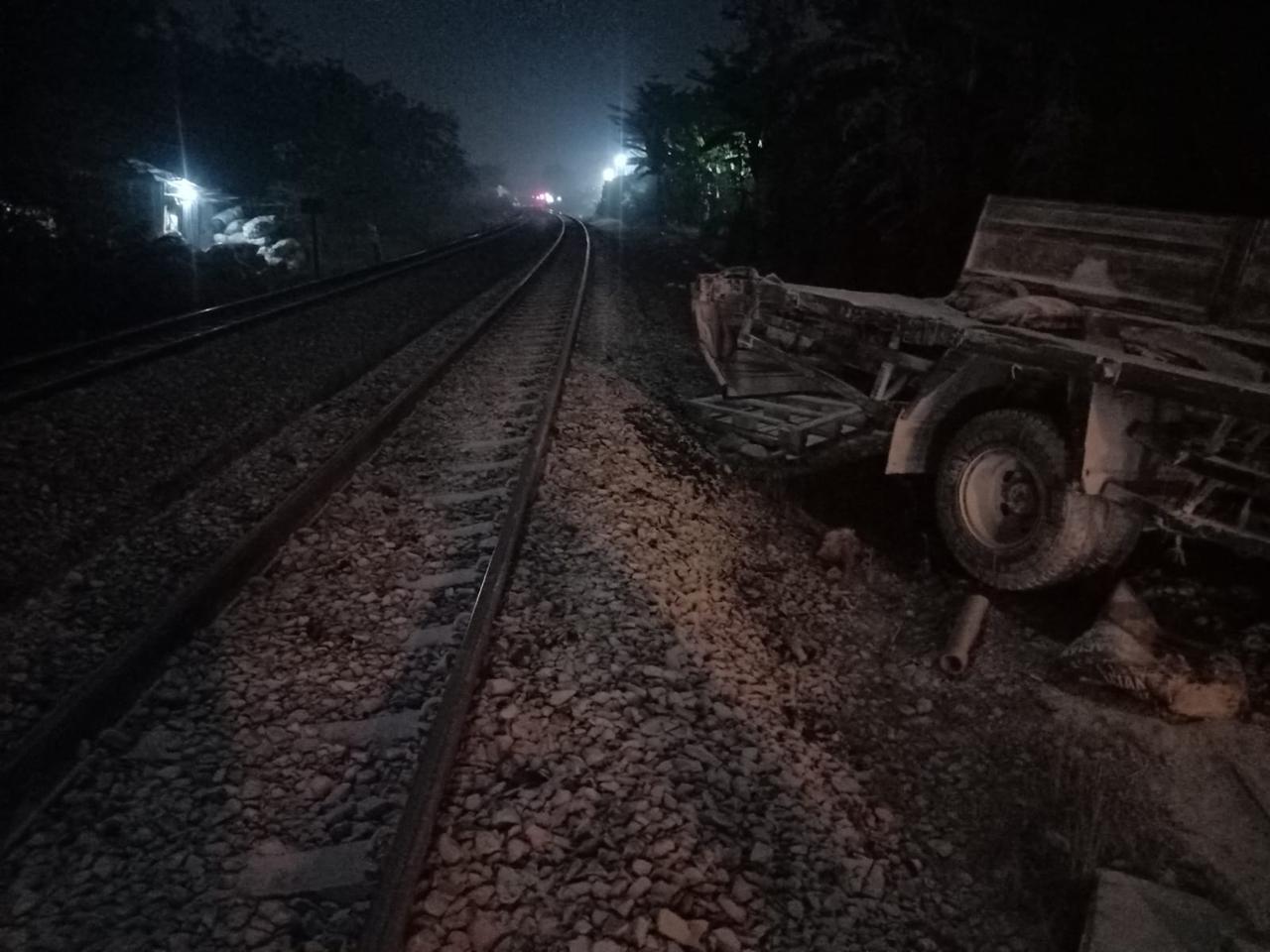 Truk pengangkut semen. (Foto: Dok warga/Tugu Jatim)