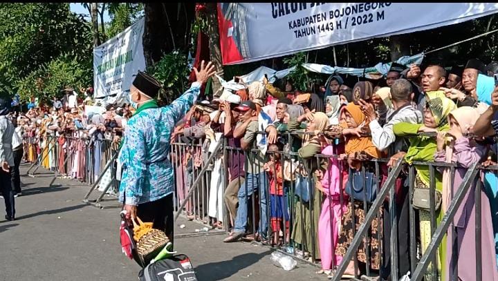 Pengantar CJH Bojonegoro. (Foto: Mila Arinda/Tugu Jatim)