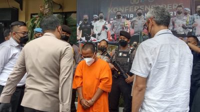 Pelaku pembunuhan. (Foto: M. Sholeh/Tugu Malang)