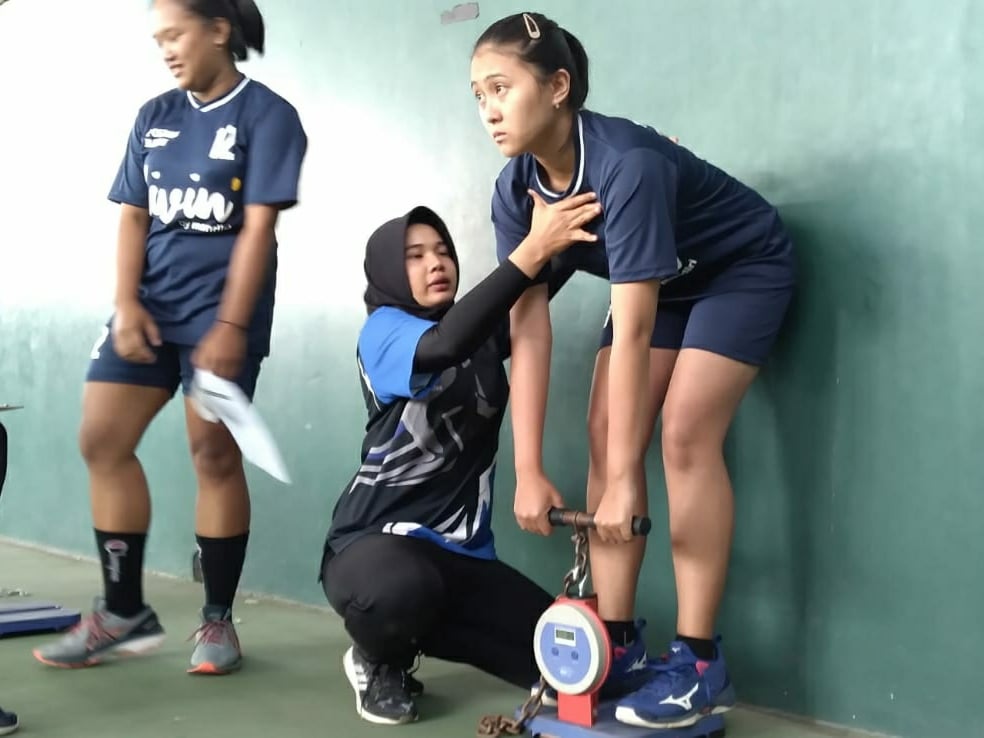 Para atlet Puslatkot KONI Kota Batu mengikuti tes pengukuran fisik jelang pemberangkatan Porprov Jatim 2022.