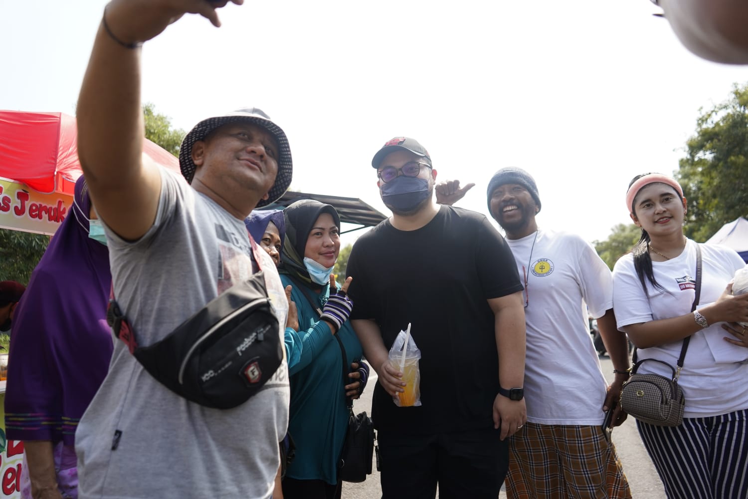 Mas Dhito Ajak PKL dan Pengunjung Jaga Kebersihan Kawasan Simpang Lima Gumul Kediri 2 ed32067b 5a8b 44a7 9b12 58e9f457d8b2