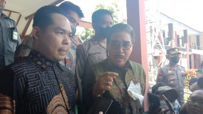 Kuasa hukum JEP, Hotma Sitompul memberikan pernyataan usai sidang pembacaan tuntutan kasus kekerasan seksual.