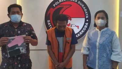 Tersangka MT tertunduk lesu setelah ditangkap Polisi Polrestabes Surabaya.