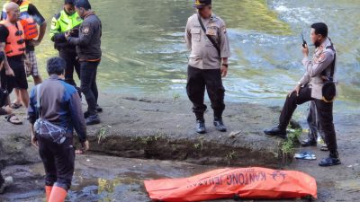 Jenazah laki-laki tanpa identitas ditemukan tewas mengapung di Sungai Bango, Jumat (8/7/2022).