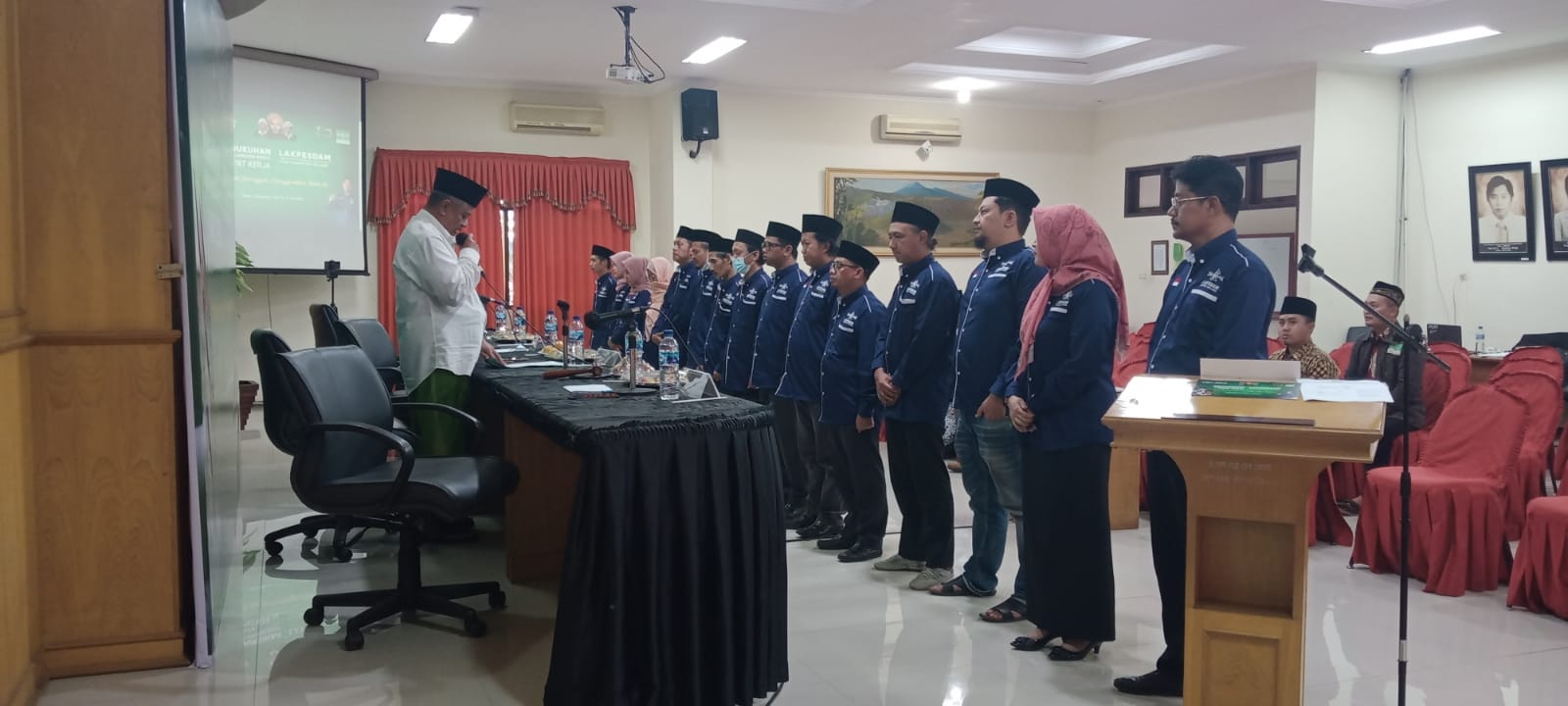 Prosesi pengukuhan anggota Lakpesdam PCNU Kabupaten Malang.