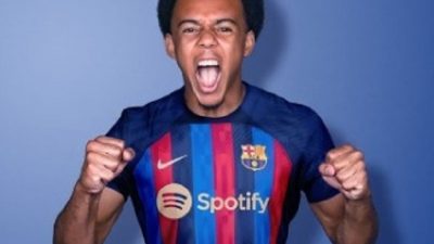 Jules Kounde yang kini direkrut Barcelona.