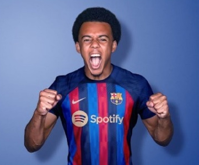Jules Kounde yang kini direkrut Barcelona.