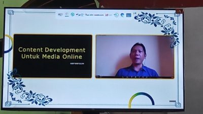 Asep Saefullah media development spesialist Suara.com saat memaparkan materi strategi pembuatan konten media online di hari pertama Talkshow & Workshop Pasuruan #Makincakapdigital.