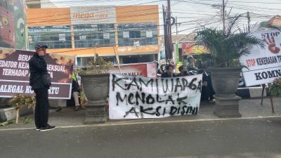 Aksi demo. (Foto: M. Sholeh/Tugu Malang)