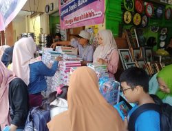 Omzet Naik 10 Kali Lipat, Penjual Buku Tulis di Tuban Diserbu Pembeli Jelang Tahun Ajaran Baru