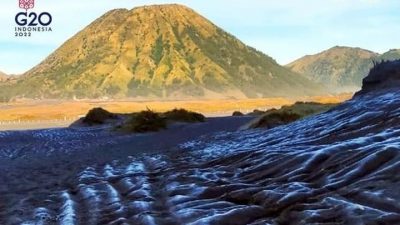 Embun es. (Foto: IG BBTN Bromo Tengger Semeru/Tugu Jatim)