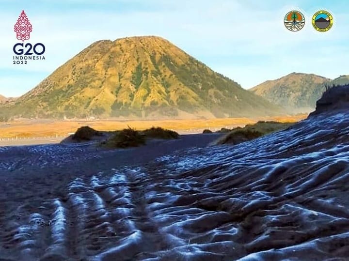 Embun es. (Foto: IG BBTN Bromo Tengger Semeru/Tugu Jatim)