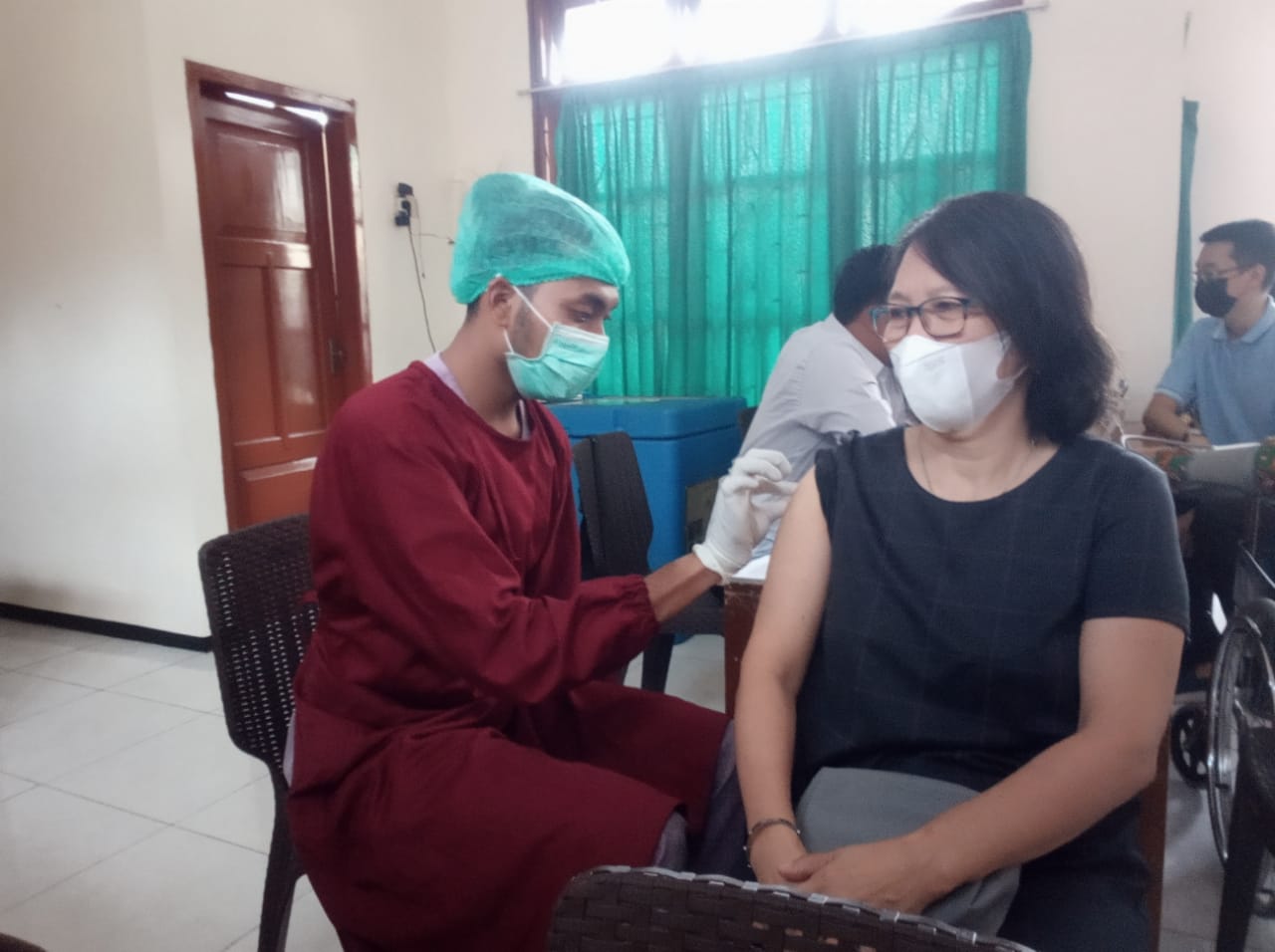 Ilustrasi vaksinasi di rumah vaksin Taman Kota Pasuruan.