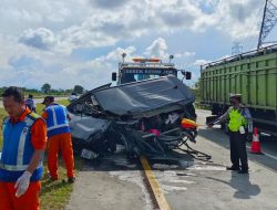 Kecelakaan Maut! Mobil Innova Tabrak Truk Mogok di Tol Gempol Pasuruan, Ibu dan Bayi Usia 19 Bulan Tewas