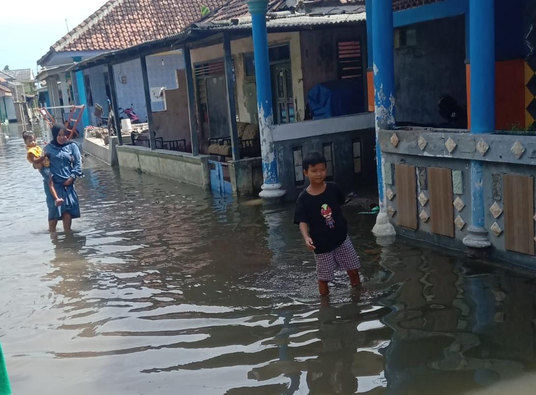 Banjir rob. (Foto: Satpolairud Pasuruan/Tugu Jatim)