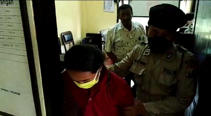 Remas Payudara Siswi Madrasah, Pelatih Pencak Silat di Pasuruan Beri Pengakuan Mengejutkan 1 Sosok Riski Rusdi Aziz (26), pelatih silat cabul yang melecehkan siswi madrasah di Kecamatan Purwodadi Kabupaten Pasuruan.