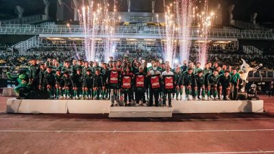 Perkenalan pemain Persebaya Surabaya di Gelora Bung Tomo.