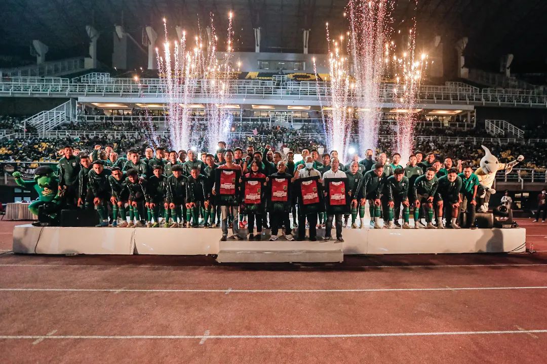 Perkenalan pemain Persebaya Surabaya di Gelora Bung Tomo.