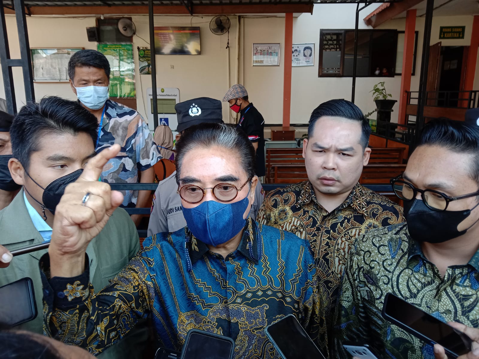 Ketua tim Kuasa Hukum JEP, Hotma Sitompul mempertanyakan kenapa korban baru melaporkan kasus kekerasan seksual setelah 12 tahun berlalu.