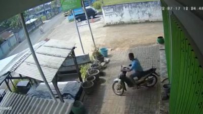 Komplotan maling. (Foto: tangkapan layar CCTV warga/Tugu Jatim)