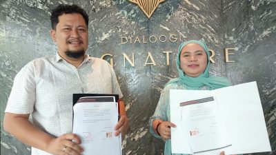 CEO Tugu Media Group Irham Thoriq bersama Project Manager Barrat Entreprize, Diah Ayu Satriarini menandatangani MoU kerjasama event di Malang, Kamis (21/7/2022).