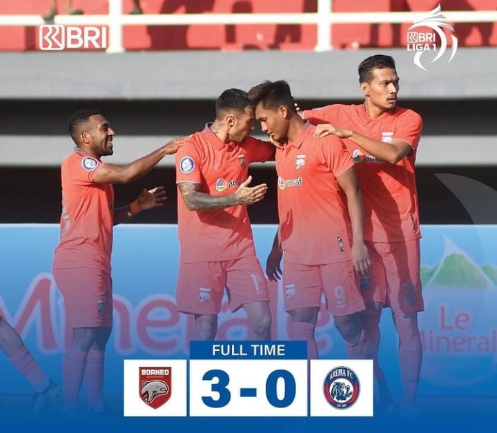 Selebrasi pemain Borneo FC usai membantai Arema FC dengan 3 gol tanpa balas.