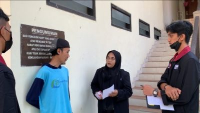 Tim PMM UMM saat menemui pemilik kos untuk musyawarah Senin, (18/07/22).