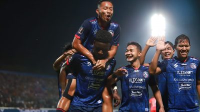 Gol Arema FC di cetak oleh Abel Camara, 1-0 untuk Arema FC.