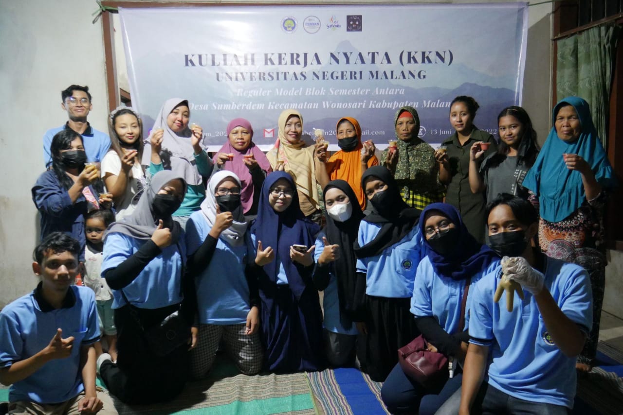 Mahasiswa KKN UM. (Foto: Dok Mahasiswa KKN UM/Tugu Jatim))