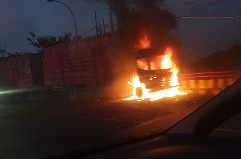 Truk box. (Foto: Polsek Widang/Tugu Jatim)