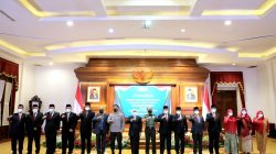 Gubernur Jawa Timur, Khofifah Indar Parawansa, saat melantik Komite Komunikasi Digital (KKD).