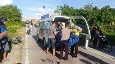 Truk gandeng. (Foto: Mochamad Abdurrochim/Tugu Jatim)