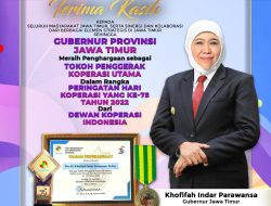 Gubernur Jawa Timur Dianugerahi Penghargaan Tokoh Penggerak Koperasi Utama Tahun 2022